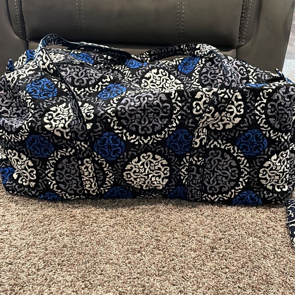 NWOT Vera Bradley XL Duffel in Canterberry Cobalt